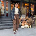 Mrunal Thakur Instagram - Autumn leaves and pumpkins please 🍁🍂🎃 #newyork #nyc #fall #autumn #travel New York, New York