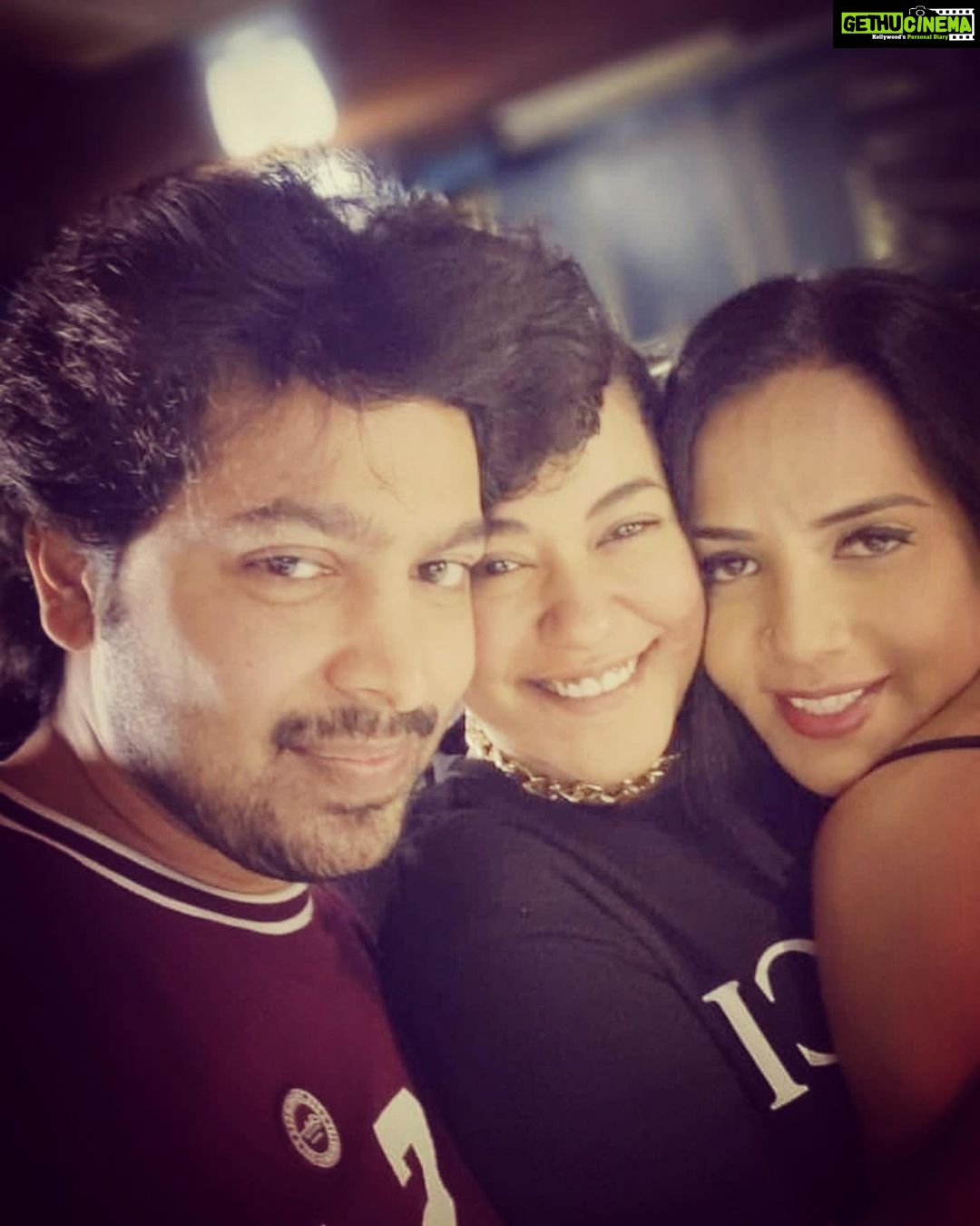 Mumaith Khan Instagram - Be the reason someone smiles. Be the reason someone feels loved and believes in the goodness in people.-Roy T. Bennett๐ #acceptance #awesome #believeinyourself #respectyourself #care #dreams #encouragement #faith #grace #glitter #smile #stronger #peace #positivity #innerpeace #workhard #appreciation #selfesteem #selfrespect #motivation #wiser #wisdom #happiness #love #life ๐๐ธ๐