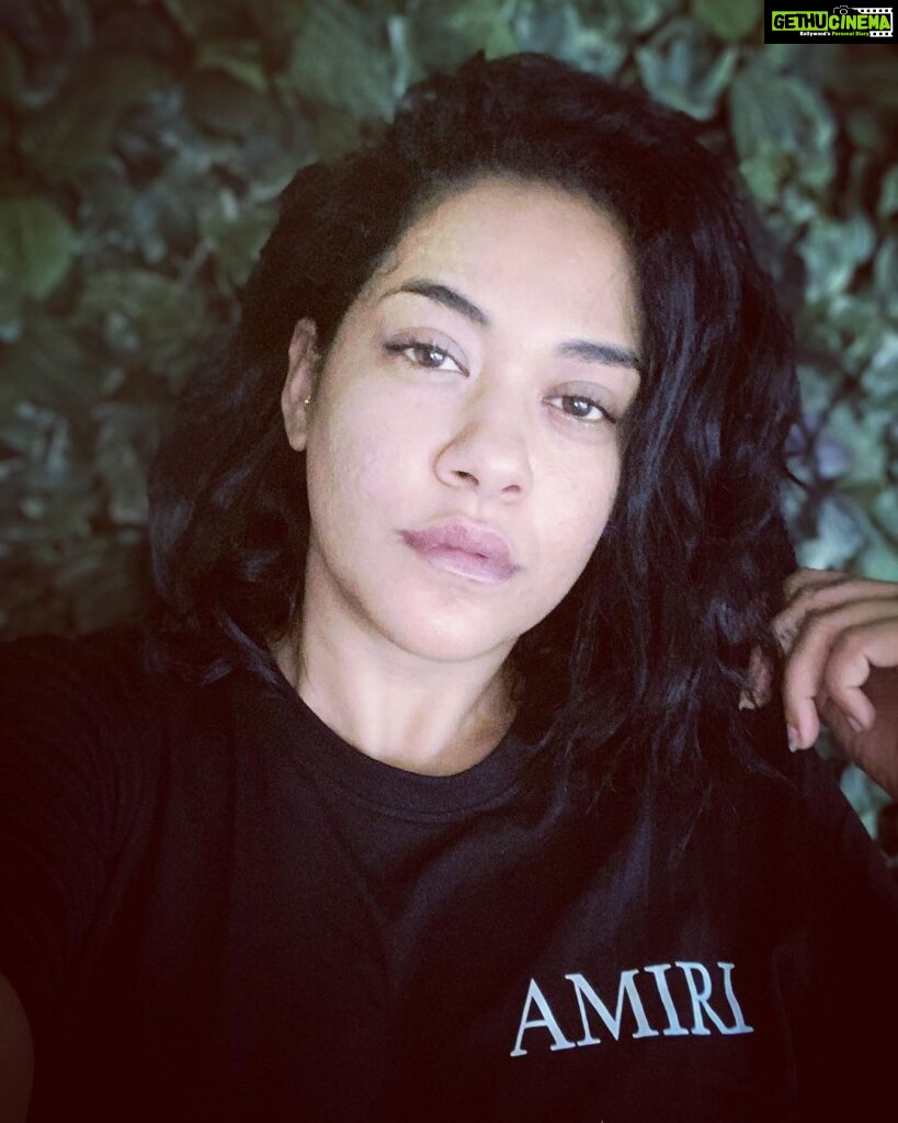 Mumaith Khan Instagram - Be beautiful if you can, wise if you want to, but be respected - that is essential.-Anna Gould😇 #acceptance #awesome #believeinyourself #respectyourself #care #dreams #encouragement #faith #grace #glitter #smile #stronger #peace #positivity #innerpeace #workhard #appreciation #selfesteem #selfrespect #motivation #wiser #wisdom #happiness #love #life 💖🌸😘