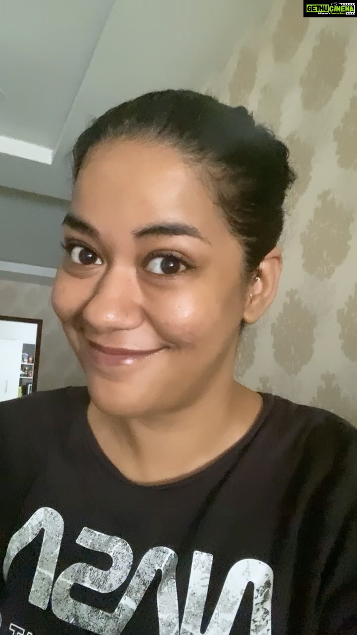 Mumaith Khan Instagram - Come join me in the land of who gives a flying leap-Dan Pearce๐ #acceptance #awesome #believeinyourself #respectyourself #care #dreams #encouragement #faith #grace #glitter #smile #stronger #peace #positivity #innerpeace #workhard #appreciation #selfesteem #selfrespect #motivation #wiser #wisdom #happiness #love #life ๐๐ธ๐