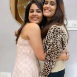 Nandita Swetha Instagram - Hey jinke,congratulations on your new home❤️ must say u hav achieved so so much professionally,n personally too and for sure that wasn’t easy I know,but still u made it❤️ u deserve all the happiness in the world❤️ So proud of you darling❤️🥰 Way to go girl❤️❤️ @nanditaswethaa P.S: swipe left for more pics😂😅 #decadesfriendship #nandithashwetha #jinke #hemalathavj #hforhema #actor #anchor #friendsforever Bangalore, India