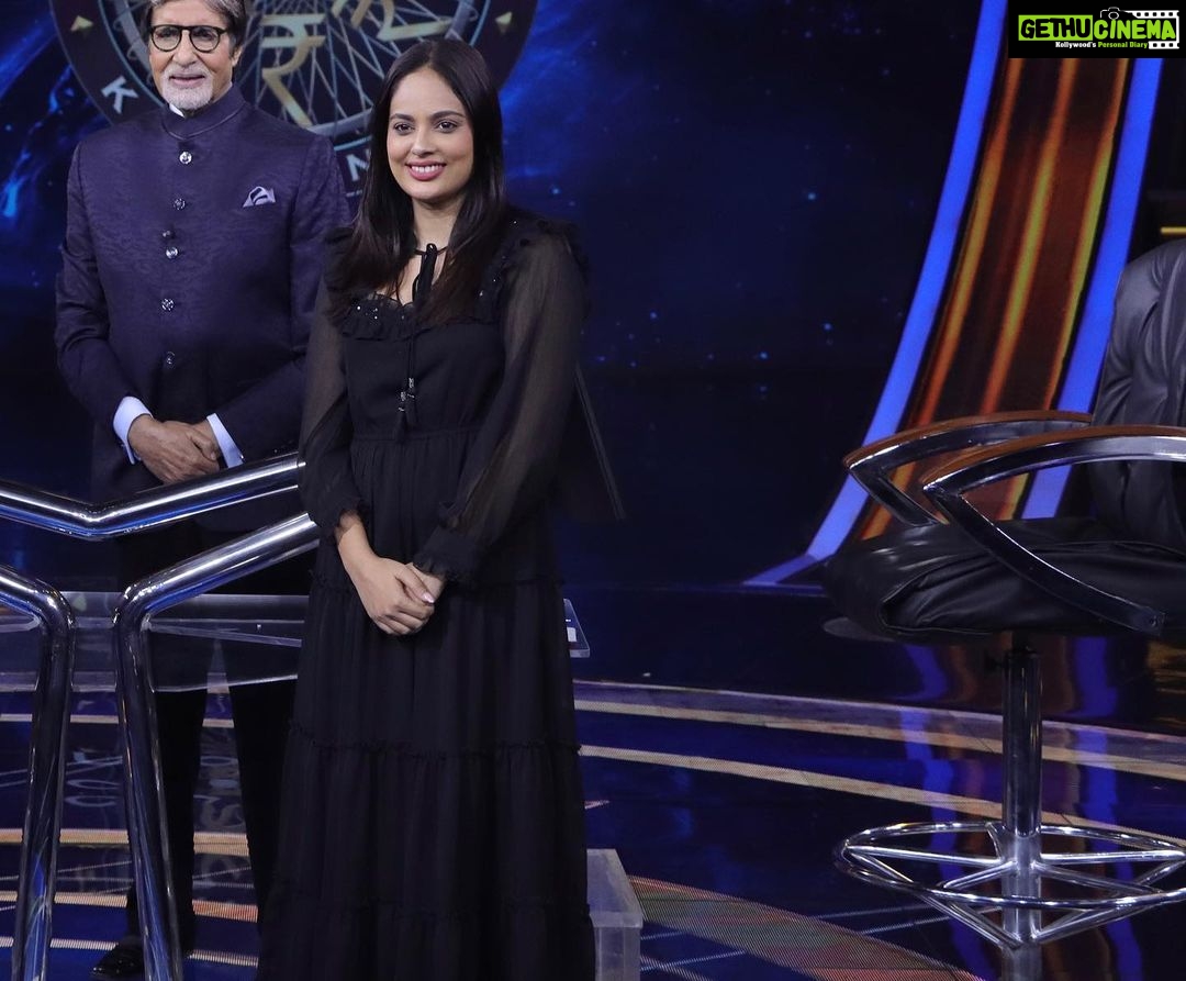 Nandita Swetha Instagram - Meeting the legends always gives that positive energy. Their experience & words are beyond everything. Happen to meet sri @amitabhbachchan ji & took his blessings❤️❤️ Happy birthday to the wonderful human and a great actor @actorashwin @jjoshina . #hidimba #birthday #amitabhbachchan #kaunbanegacrorepati #actresslife