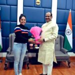 Nandita Swetha Instagram - I am so glad to meet #loksabha speaker Shri @ombirlakota ji and took his blessings. Never thought he would be so nice and share his experiences & inspire us. Thank you sir. #delhi. #parliment Delhi, India
