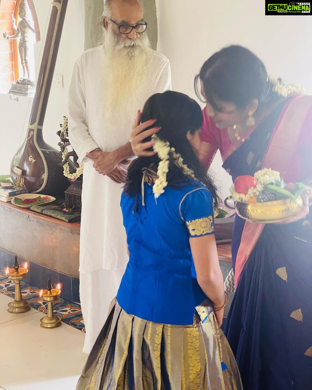 Navya Nair Instagram - Started my new classes on this auspicious day to the selected students for MAATHANGI .. A proper inauguration will be done at a later stage , where a lot more students can enroll , but I am cutting down on numbers as of now , just to have more focus .. May lord Ganesha and Nataraja bless all of us and these children for a bright future .. For me , this moment is so important , as my guru Manu Master asked me to start teaching , a new phase of my life as a teacher ( i dont call myself guru , am not there yet ) .. I wish and I pray that I could transfer whatever is been taught by my Guruβs to all my students in the purest form as I could .. I wish I could do justice to this art form .. Thanking almighty , gratitude ππ»ππ»ππ» And to my dear students , be whatever your age , just have trust on me .. I am there for your ultimate success through whatever ways I can ππ»ππ»ππ» #tanjorebani #newbeginnings #vidyarambham #lokasamsasthasughinobhavandu #danceislife #danceitout #bharatanatyam #bharatanatyam