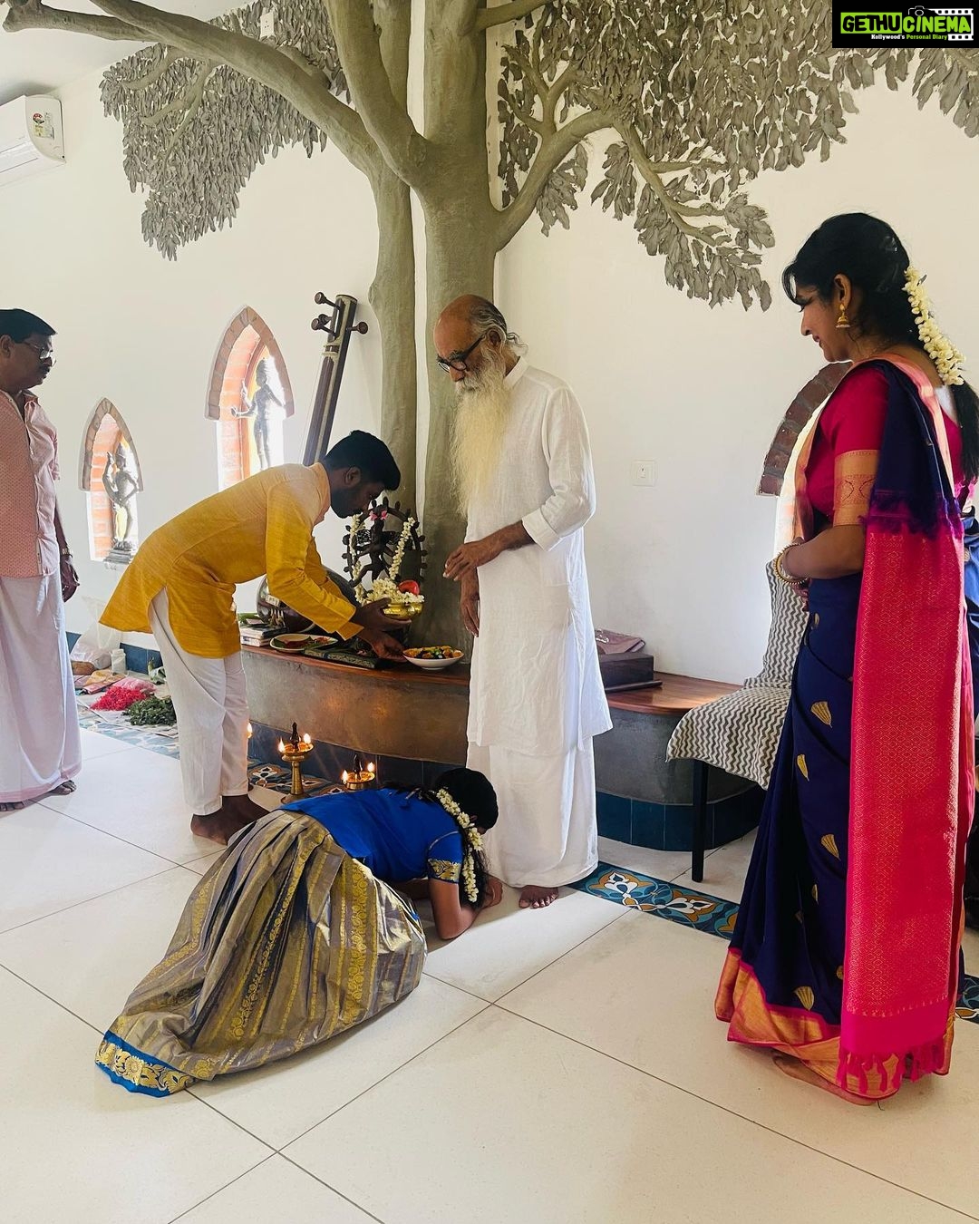 Navya Nair Instagram - Started my new classes on this auspicious day to the selected students for MAATHANGI .. A proper inauguration will be done at a later stage , where a lot more students can enroll , but I am cutting down on numbers as of now , just to have more focus .. May lord Ganesha and Nataraja bless all of us and these children for a bright future .. For me , this moment is so important , as my guru Manu Master asked me to start teaching , a new phase of my life as a teacher ( i dont call myself guru , am not there yet ) .. I wish and I pray that I could transfer whatever is been taught by my Guruβs to all my students in the purest form as I could .. I wish I could do justice to this art form .. Thanking almighty , gratitude ππ»ππ»ππ» And to my dear students , be whatever your age , just have trust on me .. I am there for your ultimate success through whatever ways I can ππ»ππ»ππ» #tanjorebani #newbeginnings #vidyarambham #lokasamsasthasughinobhavandu #danceislife #danceitout #bharatanatyam #bharatanatyam