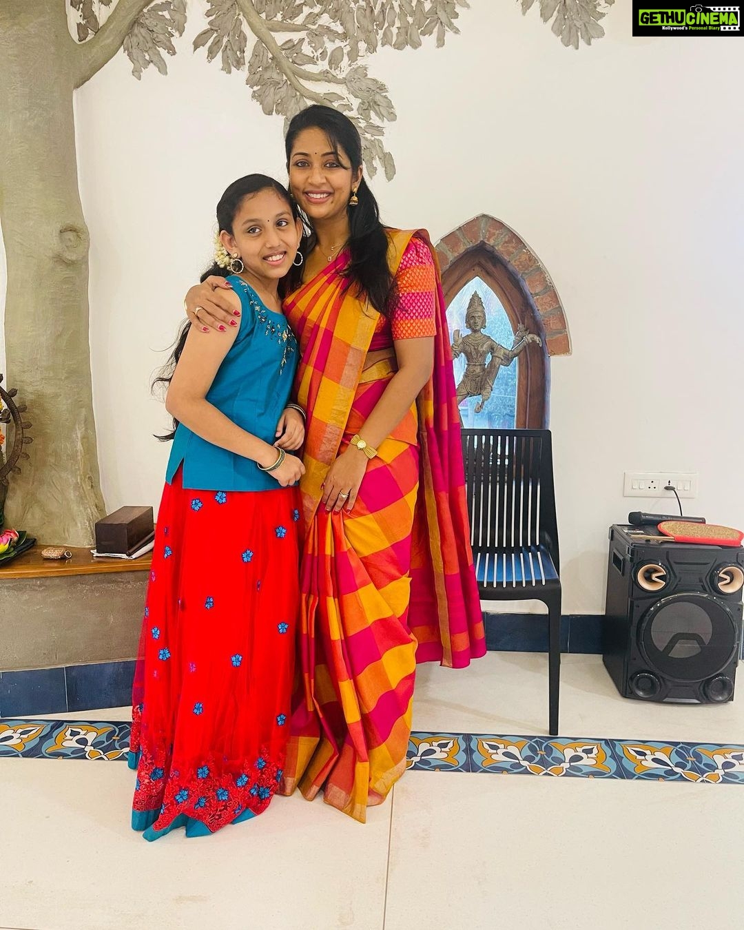 Navya Nair Instagram - Started my new classes on this auspicious day to the selected students for MAATHANGI .. A proper inauguration will be done at a later stage , where a lot more students can enroll , but I am cutting down on numbers as of now , just to have more focus .. May lord Ganesha and Nataraja bless all of us and these children for a bright future .. For me , this moment is so important , as my guru Manu Master asked me to start teaching , a new phase of my life as a teacher ( i dont call myself guru , am not there yet ) .. I wish and I pray that I could transfer whatever is been taught by my Guruβs to all my students in the purest form as I could .. I wish I could do justice to this art form .. Thanking almighty , gratitude ππ»ππ»ππ» And to my dear students , be whatever your age , just have trust on me .. I am there for your ultimate success through whatever ways I can ππ»ππ»ππ» #tanjorebani #newbeginnings #vidyarambham #lokasamsasthasughinobhavandu #danceislife #danceitout #bharatanatyam #bharatanatyam