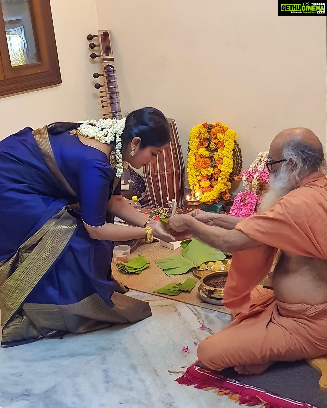 Navya Nair Instagram - Started my new classes on this auspicious day to the selected students for MAATHANGI .. A proper inauguration will be done at a later stage , where a lot more students can enroll , but I am cutting down on numbers as of now , just to have more focus .. May lord Ganesha and Nataraja bless all of us and these children for a bright future .. For me , this moment is so important , as my guru Manu Master asked me to start teaching , a new phase of my life as a teacher ( i dont call myself guru , am not there yet ) .. I wish and I pray that I could transfer whatever is been taught by my Guruβs to all my students in the purest form as I could .. I wish I could do justice to this art form .. Thanking almighty , gratitude ππ»ππ»ππ» And to my dear students , be whatever your age , just have trust on me .. I am there for your ultimate success through whatever ways I can ππ»ππ»ππ» #tanjorebani #newbeginnings #vidyarambham #lokasamsasthasughinobhavandu #danceislife #danceitout #bharatanatyam #bharatanatyam