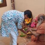 Navya Nair Instagram - Gurubhyo namah !!! With guru manu master ..