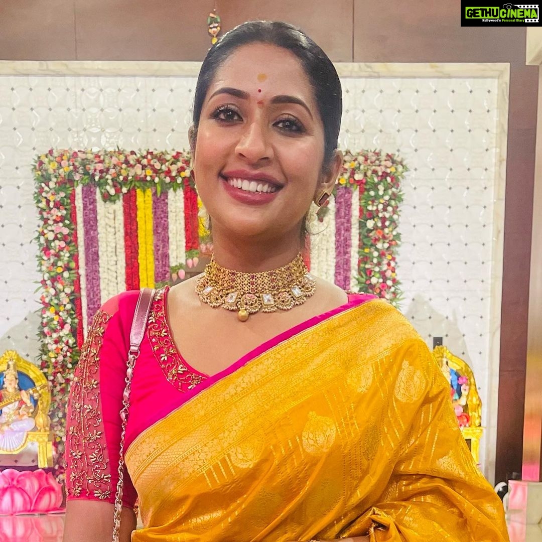 Navya Nair Instagram - Some random ❤️❤️❤️ #kalyannavaratri Had such a wonderful navaratri evening with kalyan group .. sharing some photos of happiness .. thank u Ramesh Kalyan for the invite .. Am so happy that i could make it this time .. What an array of bomma kollus .. blissful .. felt @ home .. The whole family’s hospitality and humility 🙏🏻🙏🏻🙏🏻 #kalyannavarathri #bommakollu #navaratri #rejoining #blisfullnight #firstofakind #gratitude #godisgreat Muh @sijanmakeupartist Styling @sabarinathk_ Jewellery @meralda.jewels Blouse @bloom_by_priyanka @habits_18422