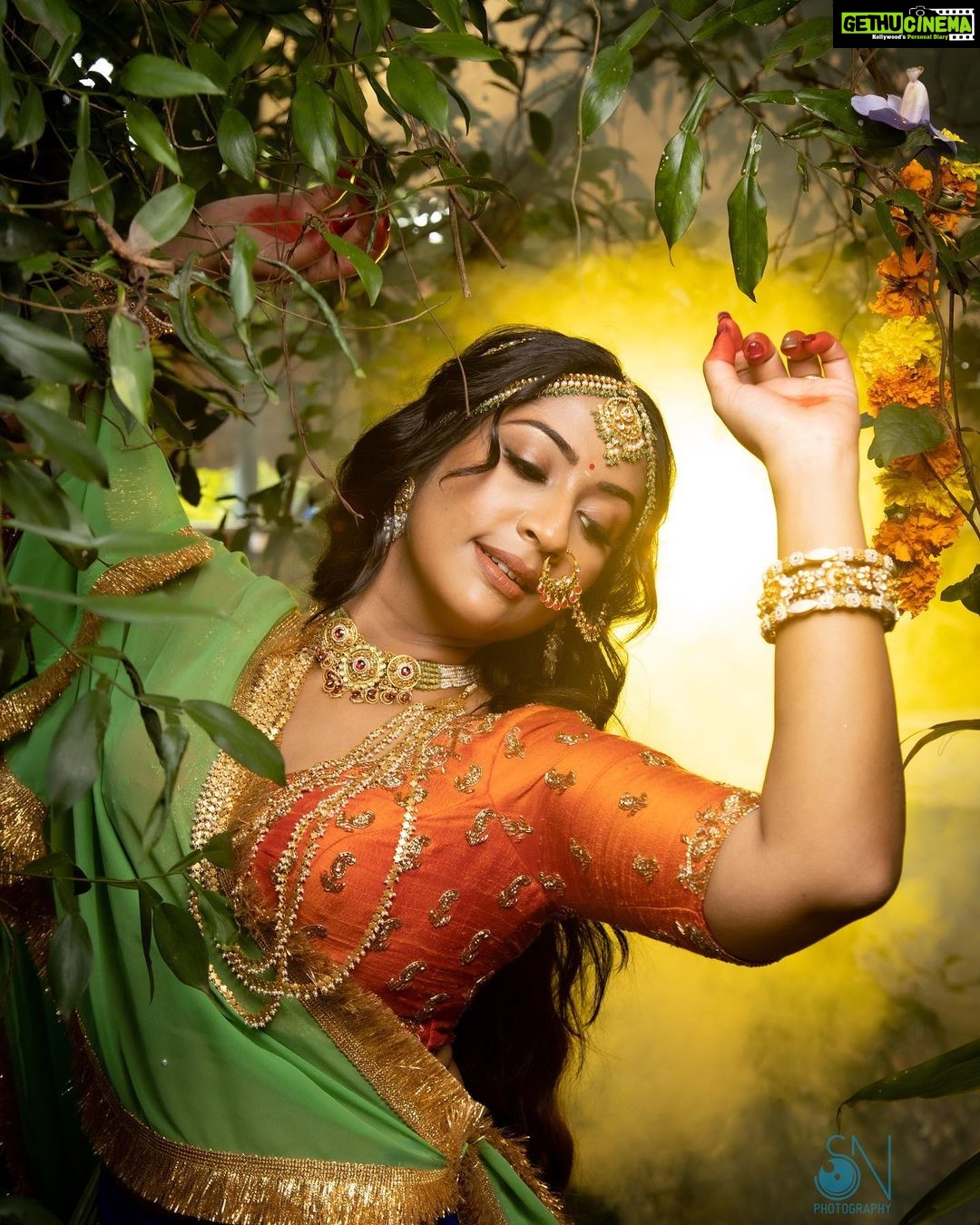 Navya Nair Instagram - Unveiling “MANMAYI SERIES “.. @mathangibynavya Manmayi is none other than radha , the chief consort of Lord Krishna .. The goddess of love , tenderness , compassion and devotion .. @navyanair143 Pic courtesy @artfotographer Muh @sijanmakeupartist Stylist @sabarinathk_ Jewellery @meralda.jewels #radhakrishna #krishna #manmayi #radhakrishnalove #lordkrishna #radheshyam #navyasmanmayi #newproject #manmayicomingsoon #artphotography #teammaathangi ##maathangibynavya #maathangidevi #dancersworld #beindance #gurubhyonamah#ahambrahmasmi #nataraja #thecosmicdancer #manumaster #bharatanatyam #guru #tanjavurbani #lovefordance #dancersofindia #indianclassicaldance #worlddance #danceislife #dancersofinsta