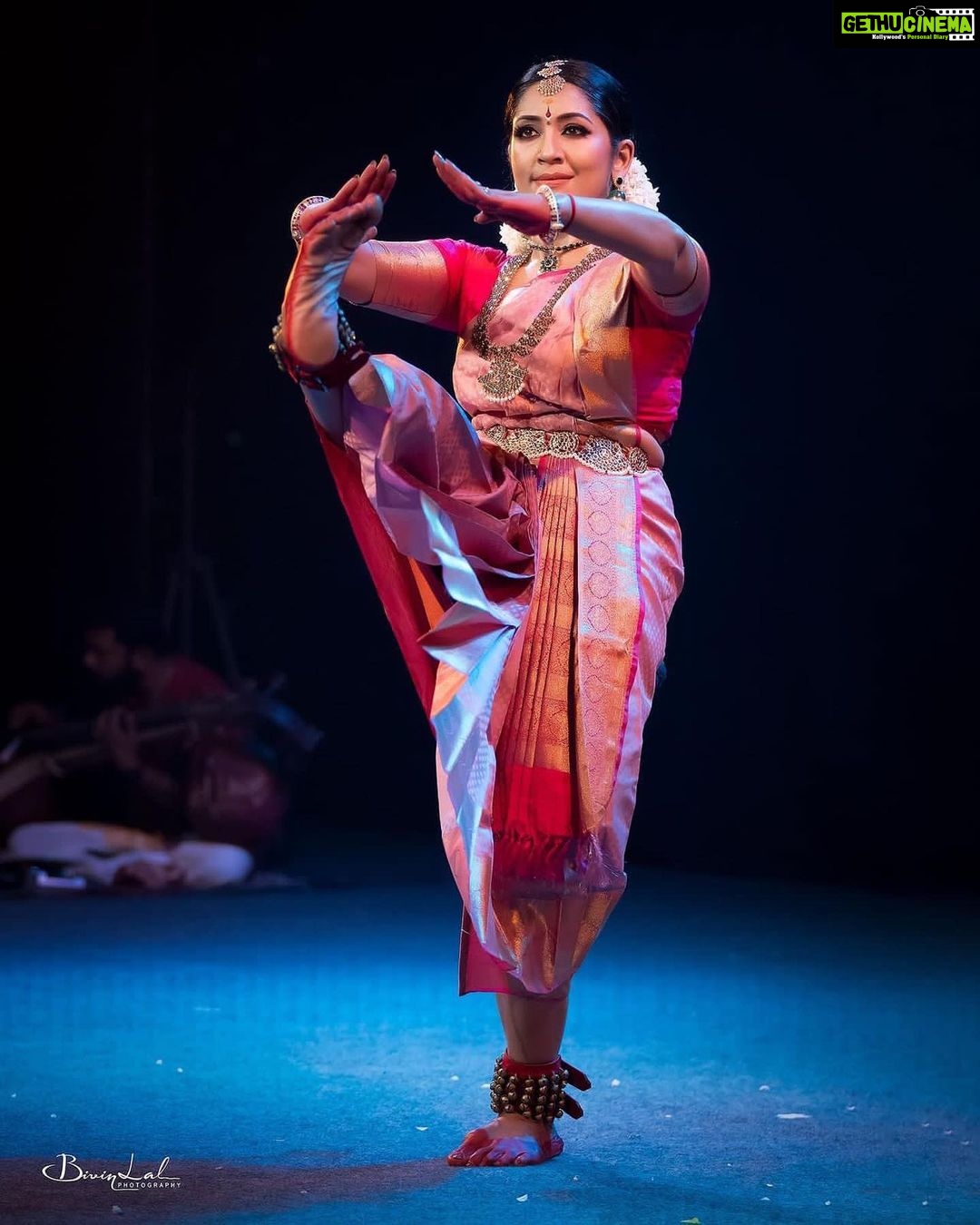 Navya Nair Instagram - Thank you so much @bivinlalphotography for the timely beautiful captures … Sharing the pics from yesterdays performance @sooryafestival .. Thank you soorya krishnamoorthy sir .. Thank you trivandrum for the overpacked audience and I apologise for the many who had to go back as the gates where closed .. Bt it was such an honour for an artist to see the soorya crowd even sitting on the stage for watching the entire programme .. My heartfelt namaskaram to everyone for your valuable time .. My lord , Soorya is a feeling which cant be put into words .. To be honest I was too too nervous .. Thanking my guruvayoorappan, achan amma and guru manu master for being with me .. #bharatanatyam #tanjurbani #lifeisdance #dancer #artist #loveoflive #gratitude