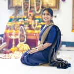 Navya Nair Instagram - Sarva sambhavyathe thvayi !!! Pranams to my mother , father , guru and god 🙏🏻🙏🏻🙏🏻 #tanjorebani #newbeginnings #vidyarambham #lokasamsasthasughinobhavandu #danceislife #danceitout #bharatanatyam #bharatanatyam #lovefordance #dancersofindia #indianclassicaldance #worlddance #danceislife #dancersofinsta #taalam #artislove