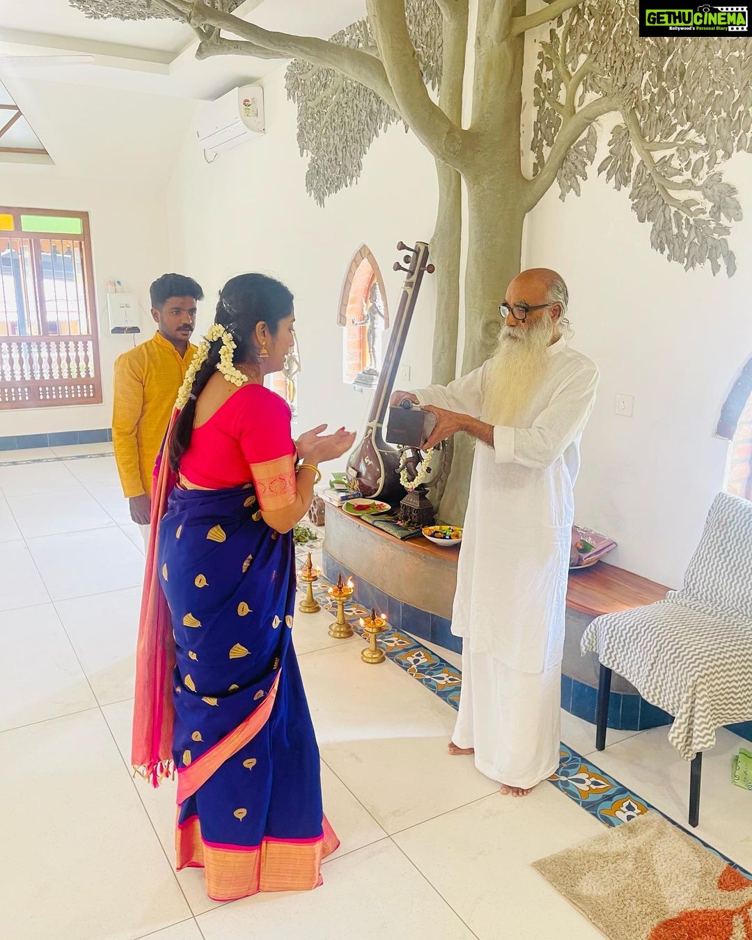 Navya Nair Instagram - Started my new classes on this auspicious day to the selected students for MAATHANGI .. A proper inauguration will be done at a later stage , where a lot more students can enroll , but I am cutting down on numbers as of now , just to have more focus .. May lord Ganesha and Nataraja bless all of us and these children for a bright future .. For me , this moment is so important , as my guru Manu Master asked me to start teaching , a new phase of my life as a teacher ( i dont call myself guru , am not there yet ) .. I wish and I pray that I could transfer whatever is been taught by my Guruβs to all my students in the purest form as I could .. I wish I could do justice to this art form .. Thanking almighty , gratitude ππ»ππ»ππ» And to my dear students , be whatever your age , just have trust on me .. I am there for your ultimate success through whatever ways I can ππ»ππ»ππ» #tanjorebani #newbeginnings #vidyarambham #lokasamsasthasughinobhavandu #danceislife #danceitout #bharatanatyam #bharatanatyam
