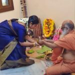 Navya Nair Instagram - Gurubhyo namah !!! With guru manu master ..