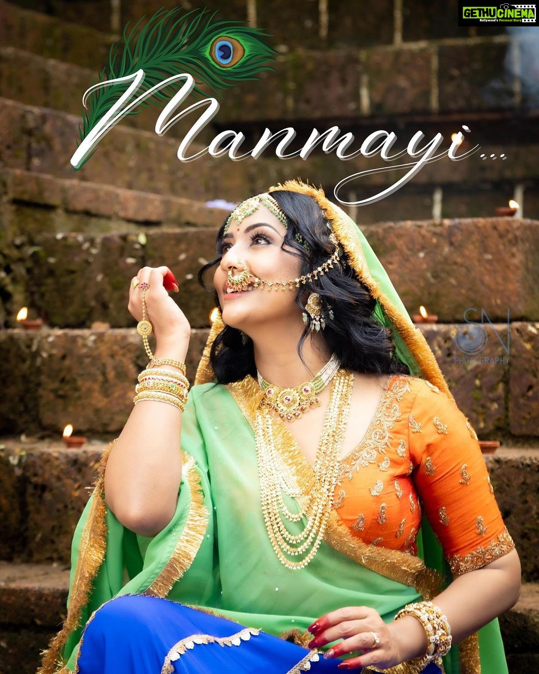 Navya Nair Instagram - Unveiling “MANMAYI SERIES “.. @maathangibynavya Manmayi is none other than radha , the chief consort of Lord Krishna .. The goddess of love , tenderness , compassion and devotion .. @navyanair143 Pic courtesy @artfotographer Muh @sijanmakeupartist Stylist @sabarinathk_ Jewellery @meralda.jewels Art @ryan_ckv #radhakrishna #krishna #manmayi #radhakrishnalove #lordkrishna #radheshyam #navyasmanmayi #newproject #manmayicomingsoon #artphotography #teammaathangi ##maathangibynavya #maathangidevi #dancersworld #beindance #gurubhyonamah#ahambrahmasmi #nataraja #thecosmicdancer #manumaster #bharatanatyam #guru #tanjavurbani #lovefordance #dancersofindia #indianclassicaldance #worlddance #danceislife #dancersofinsta