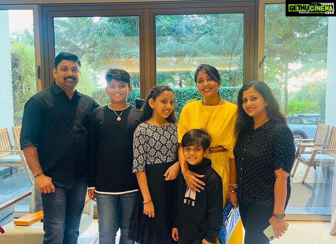 Navya Nair Instagram - Bday pics ❤️❤️❤️ Thanking everyone for the bday wishes .. sharing my lil happiness with you all .. kanna @rahulr36 , the cake was so yummy and so so thoughtful , @themistledough , u rocked it this time too .. thanking almighty , thanking my people who had joined with me 🤗 more pics yet to come .. spread happiness , be happy .. #bdaypics #gratitude #thankingalmighty #momandson #family #godislove