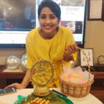 Navya Nair Instagram - Thanking everyone for the bday wishes .. sharing my lil happiness with you all .. kanna @rahulr36 , the cake was so yummy and so so thoughtful , @themistledough , u rocked it this time too .. thanking almighty , thanking my people who had joined with me 🤗 more pics yet to come .. spread happiness , be happy .. #bdaypics #gratitude #thankingalmighty #momandson #family #godislove Grand Hyatt Kochi Bolgatty
