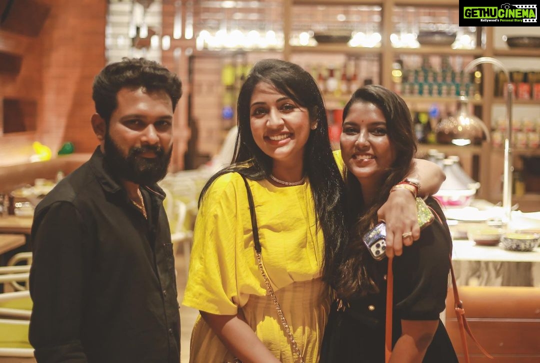 Navya Nair Instagram - Some pics of happiness .. bday celebration @grandhyattkochi .. thanking almighty .. thanking everyone for the wishes .. love you all .. Pics by my chakkara @pranavraaaj #navyanair #bday #celebrations #momandson #happinessisachoice #ageisjustanumber