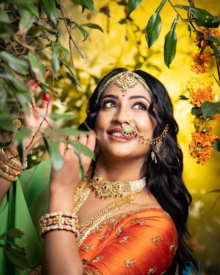 Navya Nair Instagram - Unveiling “MANMAYI SERIES “.. @mathangibynavya Manmayi is none other than radha , the chief consort of Lord Krishna .. The goddess of love , tenderness , compassion and devotion .. @navyanair143 Pic courtesy @artfotographer Muh @sijanmakeupartist Stylist @sabarinathk_ Jewellery @meralda.jewels #radhakrishna #krishna #manmayi #radhakrishnalove #lordkrishna #radheshyam #navyasmanmayi #newproject #manmayicomingsoon #artphotography #teammaathangi ##maathangibynavya #maathangidevi #dancersworld #beindance #gurubhyonamah#ahambrahmasmi #nataraja #thecosmicdancer #manumaster #bharatanatyam #guru #tanjavurbani #lovefordance #dancersofindia #indianclassicaldance #worlddance #danceislife #dancersofinsta