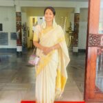 Navya Nair Instagram - എന്നും ഗുരുവായൂരിൽ തൊഴുതു നിൽക്കുമ്പോൾ മുന്നിൽ ഒരുണ്ണി ഉണ്ടെന്നു തോന്നും ,ഉണ്ണി പുഞ്ചിരി തൂകുന്നതായും തോന്നും ... #guruvayurappan #godislove #alwaysingratitude #loveurgod