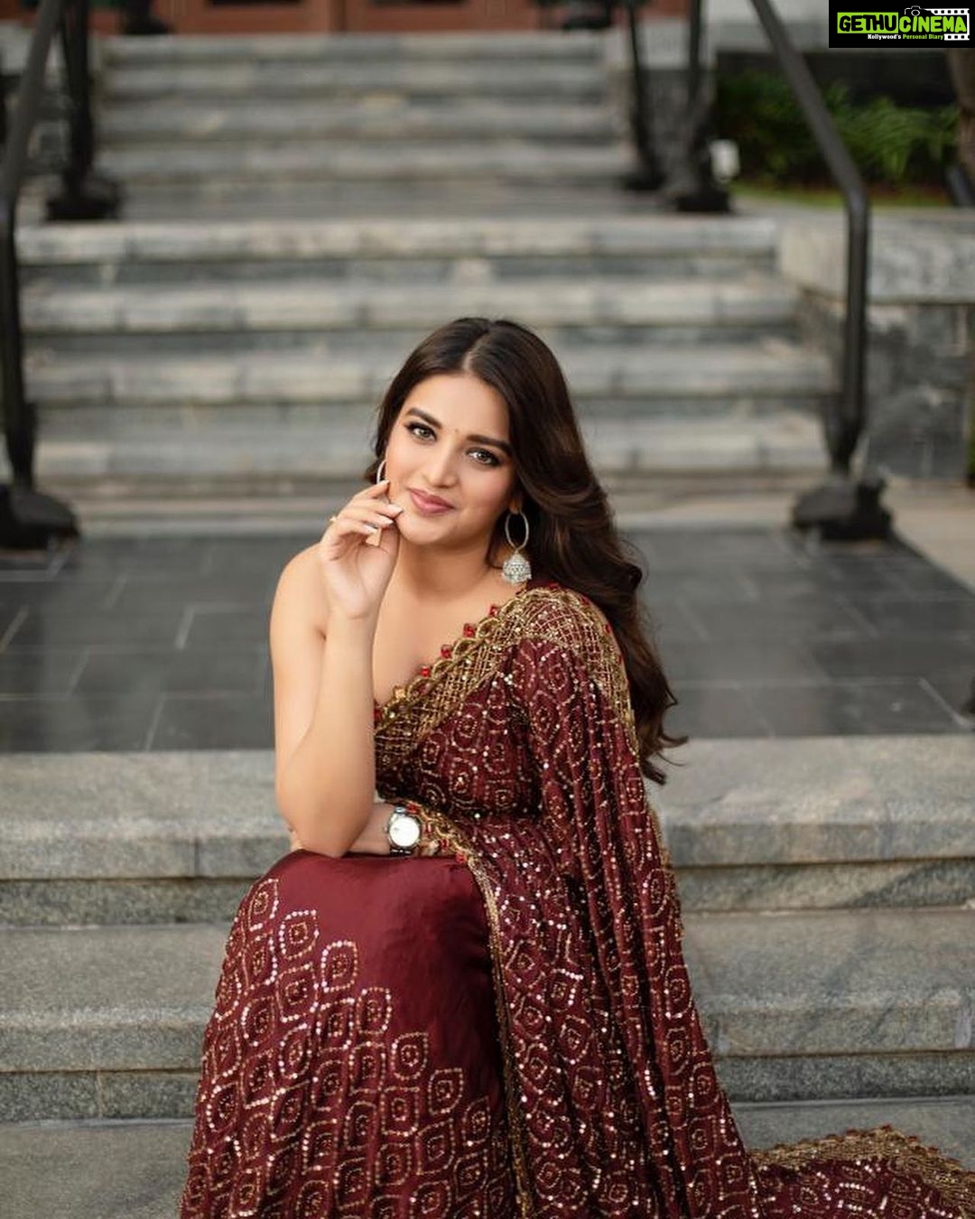 Nidhhi Agerwal - 790.1K Likes - Beauty lies in the eyes of the beholder, November is here, it's getting colder.
.
Promotions for #KalagaThalaivan π₯
