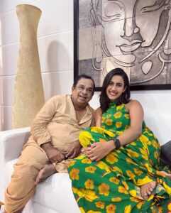 Niharika Konidela Instagram - Had one of the most interesting conversations with Bramhanandam garu! Yes, he is fun and hilarious! What he also is, is a man full of wisdom, a perfect story teller, someone who is warm and with a deep sense of understanding about the world today. Loved every minute of this meet up. Thank you uncle, thank you for telling me the things that you did.. there are going to be more and more of these meetings now. Did I make a new friend? 💛 Waiting most eagerly for ‘Rangamarthanda’ ! You guys are in for a treat!🤩