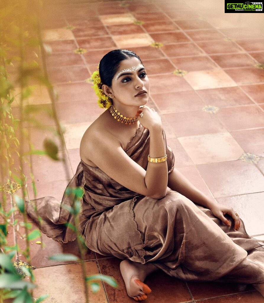 Nikhila Vimal Instagram - A dreamer🪷 Photography - @shafishakkeer Stylist - @styledbysmiji Makeup - @unnips Post production- @jineeshchandraboss Costume - @jugalbandhi Jewellery- @ttdevassy Styling assistant -@sirajsaleem Photography assistant- @abinkm