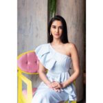 Nikita Dutta Instagram - Clutter free. 🦄✨💫 .. .. Shot by @karan_sarnaik Assisted by @shashwatshankar HMU by @shailishahmakeupandhair Styled by @himadangwal Styling assistant @shreya_pasad Outfit by @paparazzicloset Accessories by @epifany.in Location @comesayoi Oi - Kitchen & Bar
