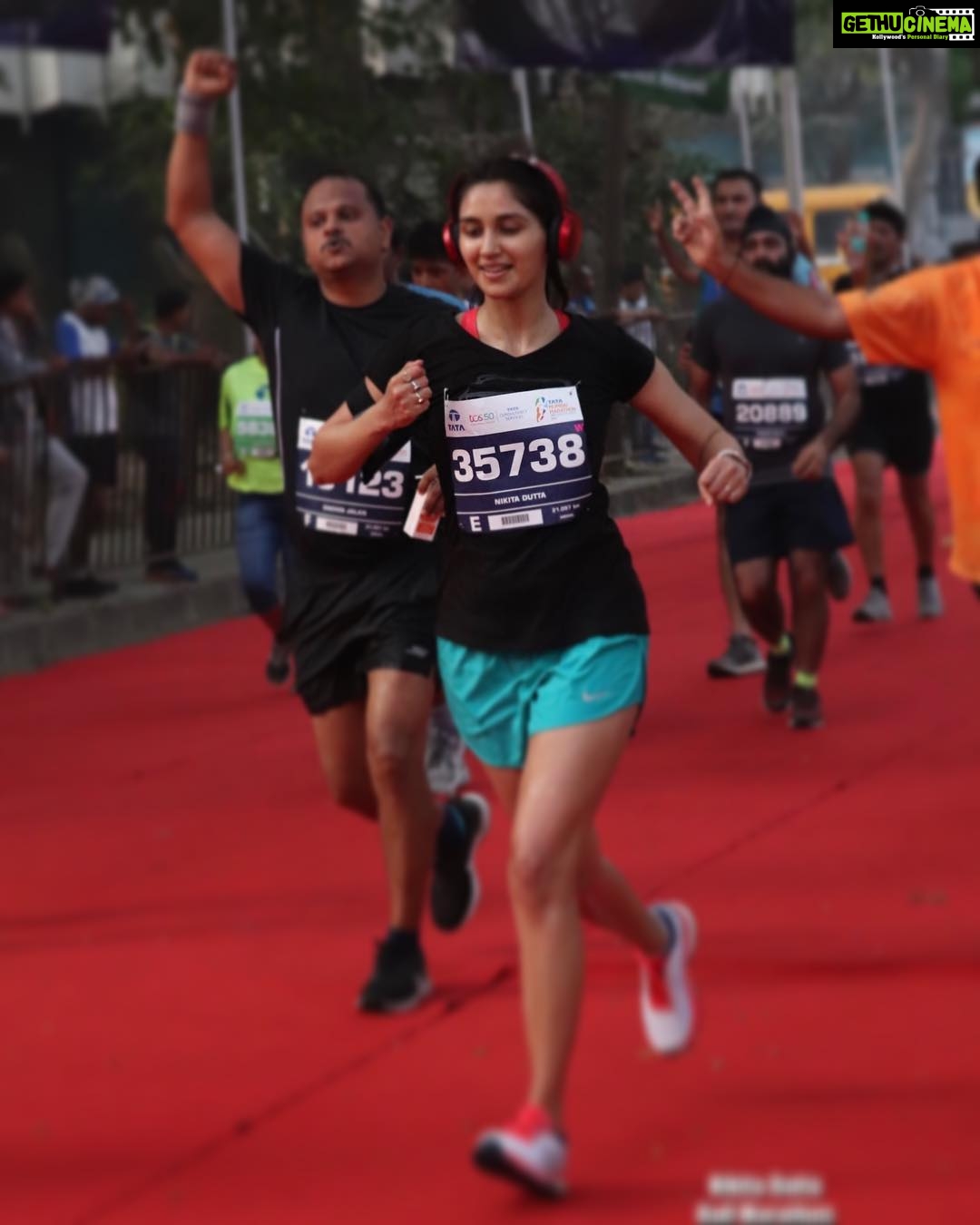 Nikita Dutta Instagram - The one lesson I had learned after my first marathon was however dead you maybe, make sure you smile at the finishing line. For the pictures of course ππ¦ #21km #TCSMumbaiMarathon2019 #RunsAndSmiles #DidItForTheGram Marine Drive Mumbai