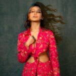 Nikita Dutta Instagram - 💓✨ Somewhere between blending in and blurring away. . . . . Outfit: @krishasunnyramani @kadecommunications Styled by @kareenparwani Make up: @mitavaswani Hair: @irshad__hair 📸: @saurabh_sonkar