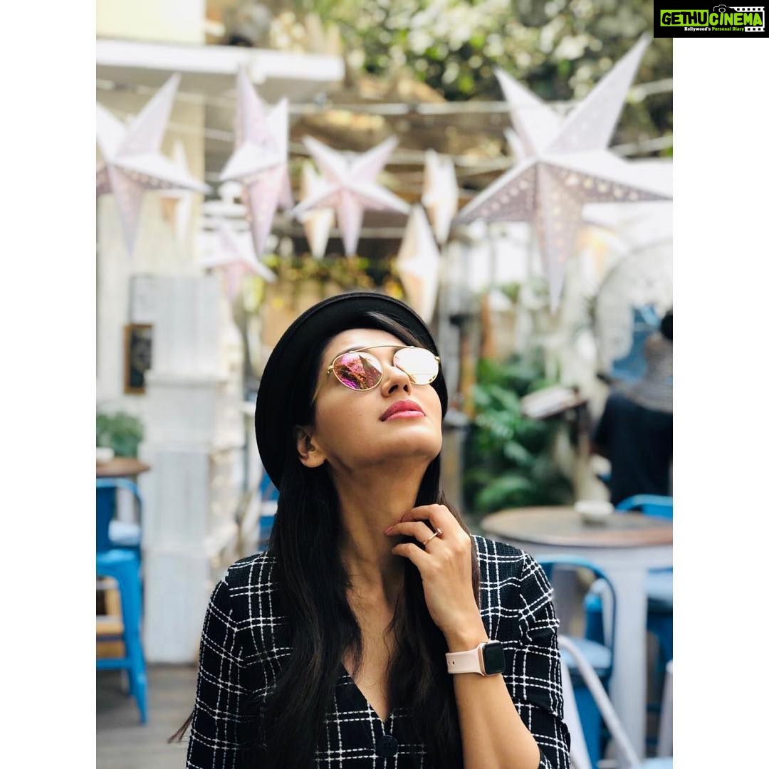 Nikita Dutta Instagram - A fanciful scintilla of stars, just pretend it’s real 🦄 Olive Bar & Kitchen