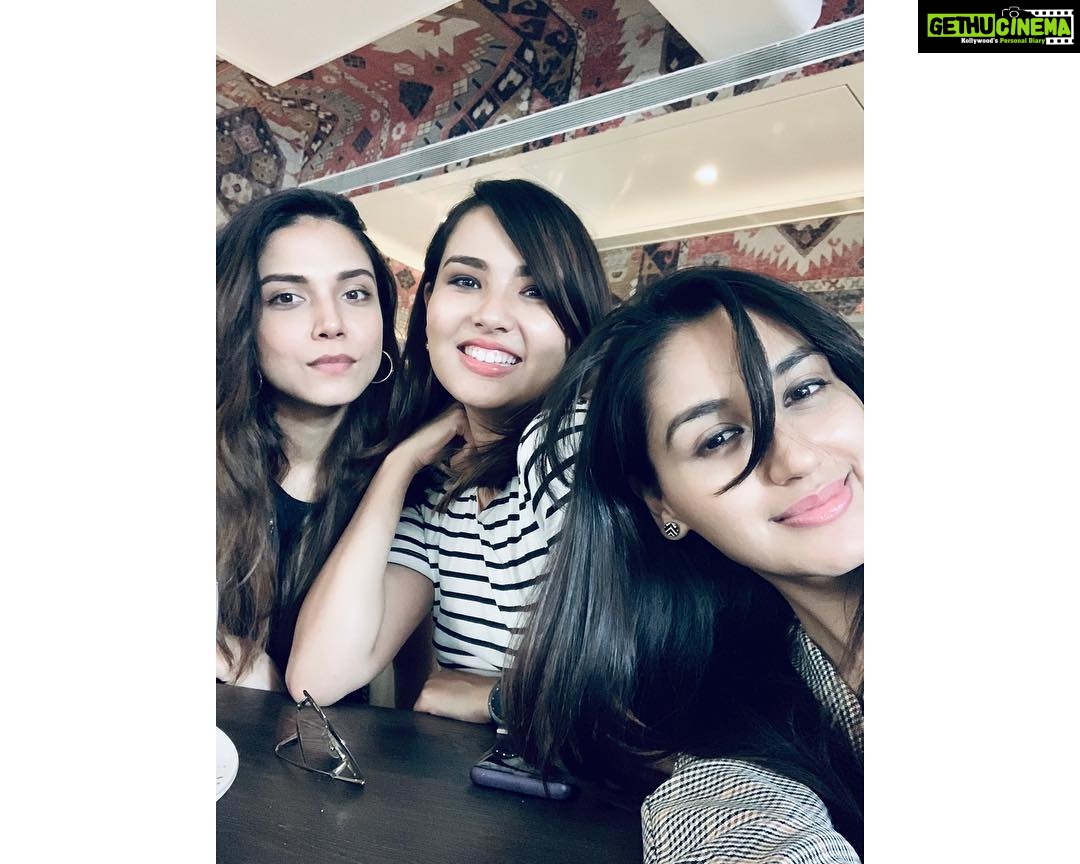 Nikita Dutta Instagram - “Being silly and overeating is healthy”, said no one ever. But you still must do it often 😬✌️🦄 @sagarikachhetrii @manasi_moghe