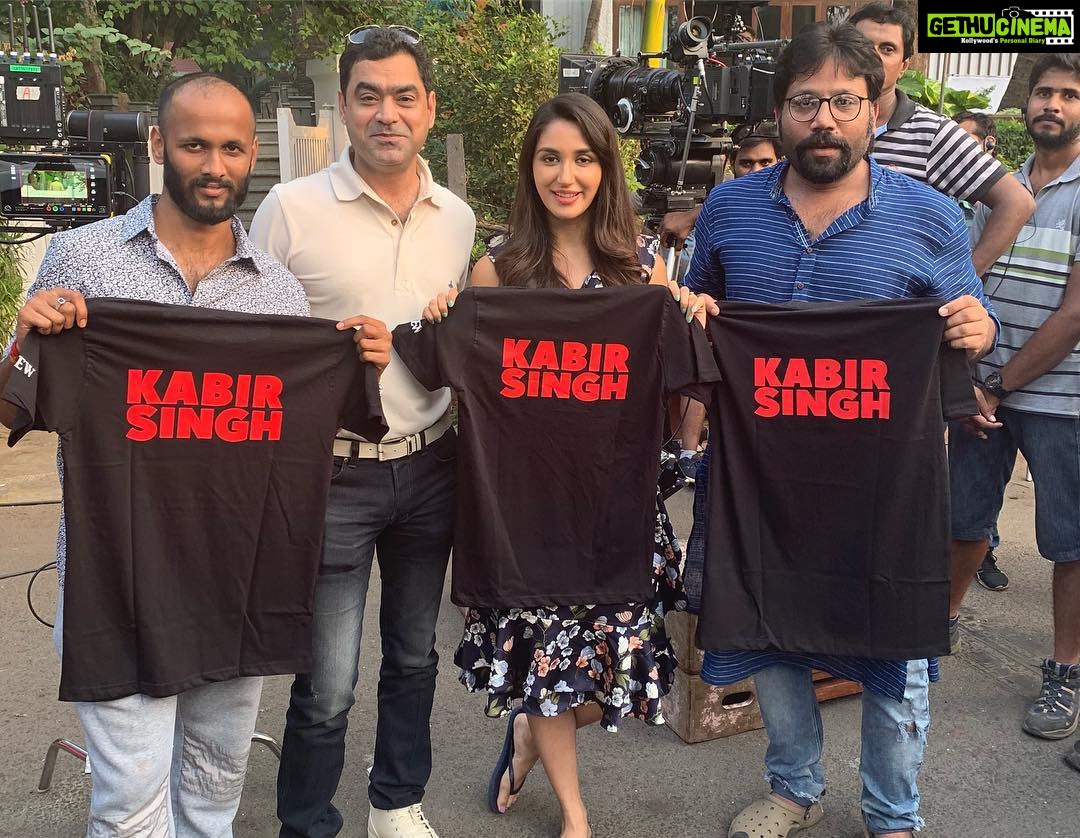 Nikita Dutta Instagram - Indeed a pleasure to be a part of the journey of #KabirSingh. To the memories made and the experience gained, thank you team Kabir Singh! 🦄😇🙏
