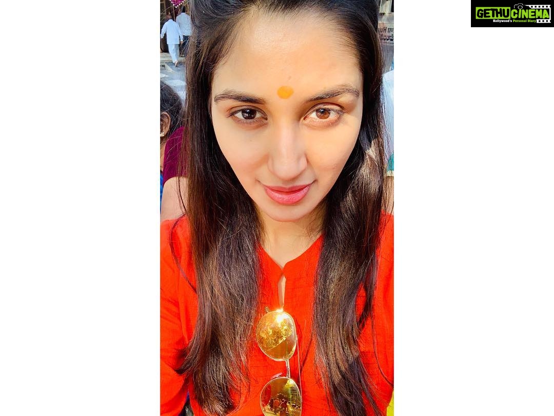 Nikita Dutta Instagram - Blessed and sun kissed at #100YearsOfSaiBabaSamadhi Thankful to almighty for a great darshan. 😇🙏