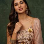 Nikita Dutta Instagram - The calendar said warm up for Diwali week 🤓🪔✨ . . . 📸: @saurabh_sonkar HMU: @mitavaswani @rasilaravariamua Outfit: @monaandvishu @viralmantra Jewels: @kiara.jewelry Styled by: @kareenparwani Team: @styledbyanuja