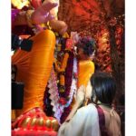 Nikita Dutta Instagram - When Bappa calls, you ignore the fractured foot and go see him. Thank you @abpnewstv and @tiknayat_sneha for such an amazing darshan. #Lalbaghcharaja #GanpatiBappaMorya #blessed😇