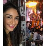 Nikita Dutta Instagram - When Bappa calls, you ignore the fractured foot and go see him. Thank you @abpnewstv and @tiknayat_sneha for such an amazing darshan. #Lalbaghcharaja #GanpatiBappaMorya #blessed😇