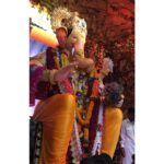 Nikita Dutta Instagram - When Bappa calls, you ignore the fractured foot and go see him. Thank you @abpnewstv and @tiknayat_sneha for such an amazing darshan. #Lalbaghcharaja #GanpatiBappaMorya #blessed😇