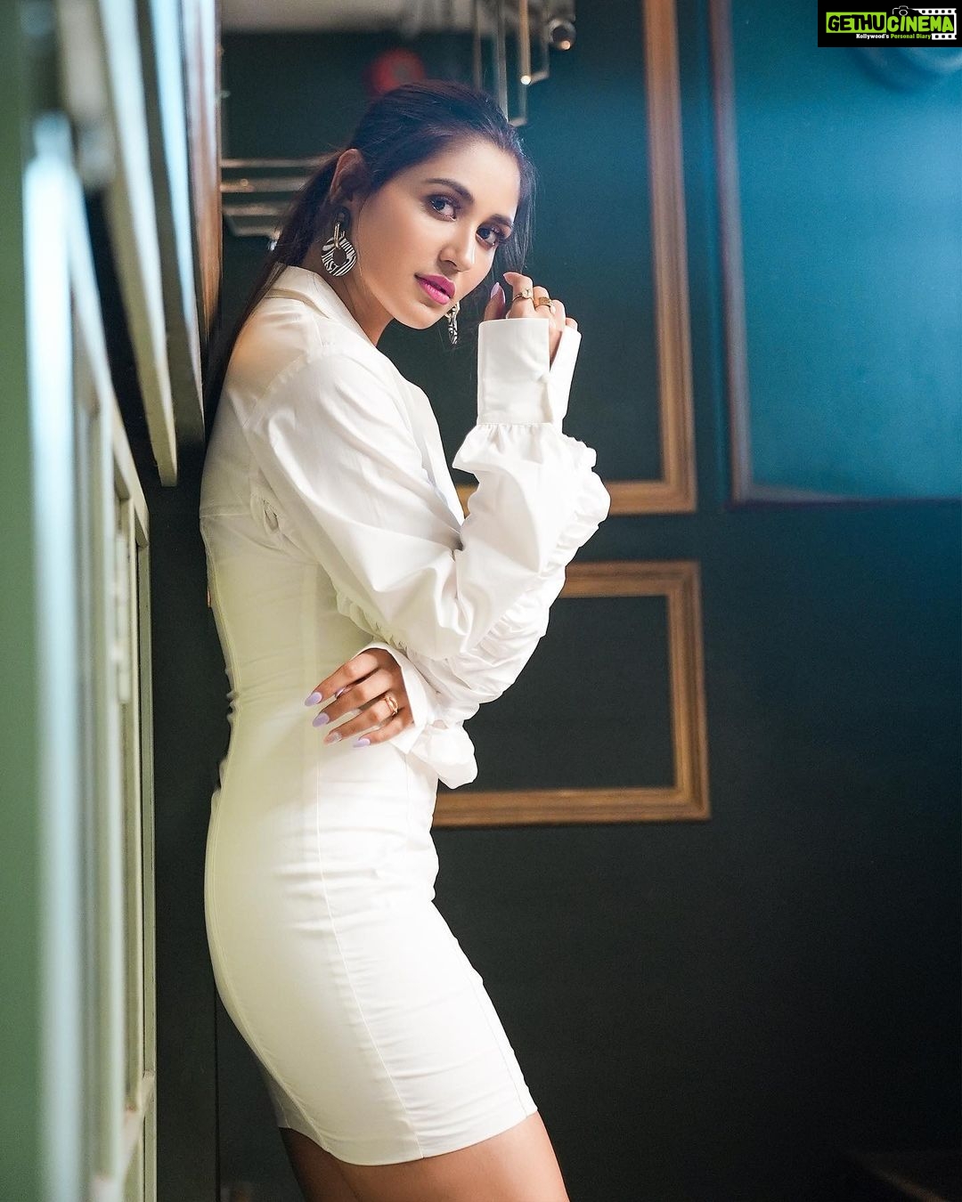 Nikita Dutta Instagram - About yday 🤍 🦓 . . . Outfit: @self__cntrd Styled by: @kareenparwani Team: @styledbyanuja @suvidhiijainn @_tanisha.jain HMU: @monikamakeupandhair 📸: @ziaulhaque Managed by @yaminichander