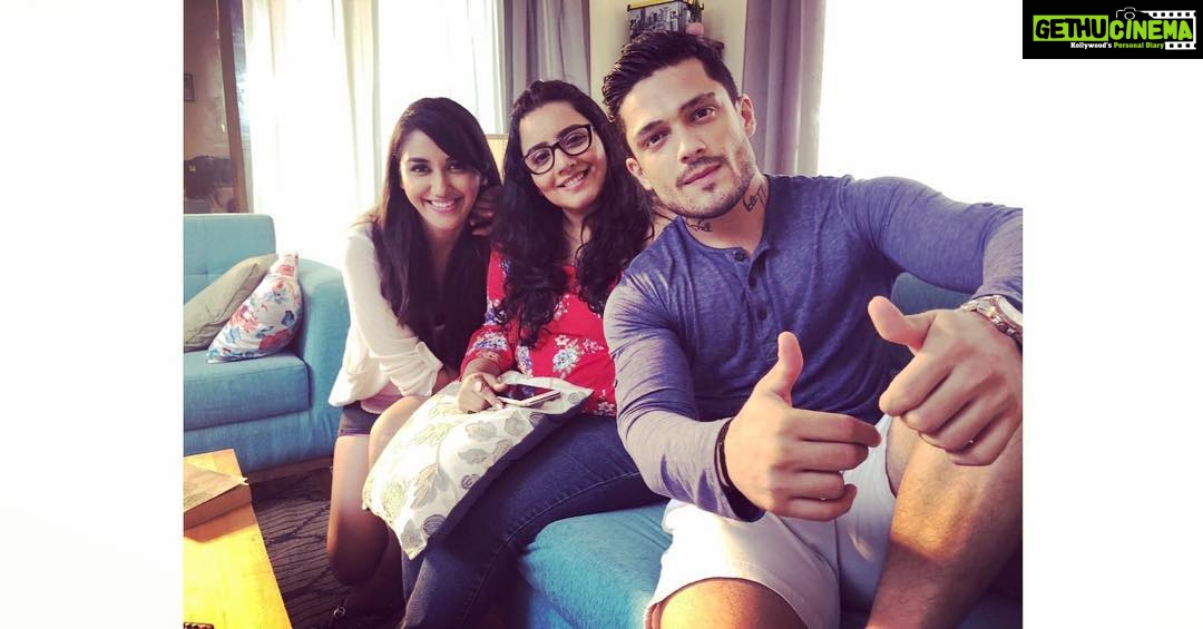 Nikita Dutta Instagram - Thumbs up to a chaotic start of the day ending well. #BTSMoments Madh Island