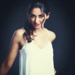 Nikita Dutta Instagram - Always a beginner 🧚‍♀️🧚‍♀️ #JustRaw #NoFilters Hair n make up: @shibu_shimmer Styled by @jaferalimunshi Picture courtesy: @israr.qureshi