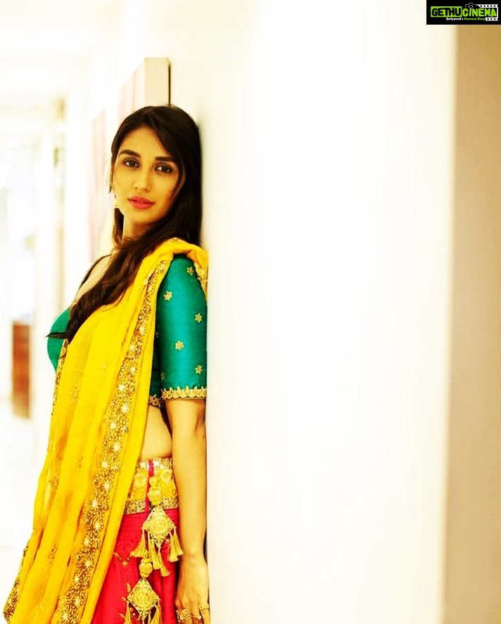 Nikita Dutta Instagram - Rejoice! Little and often Just a choice! 💫✨ Picture Courtesy: @samson_kosana_photography