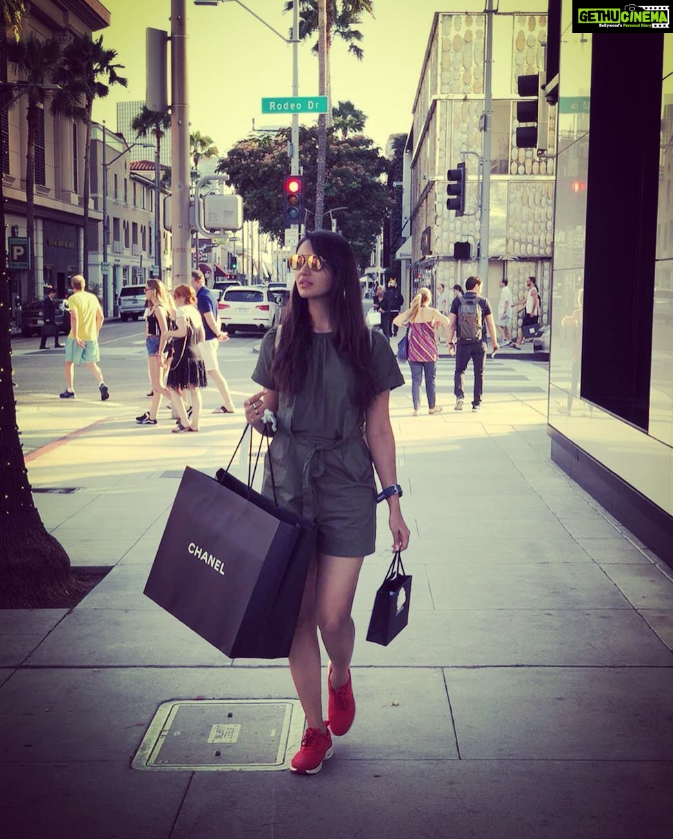 Nikita Dutta Instagram - Since shopping is my only cardio on this vacation 😬🙊 Rodeo Drive