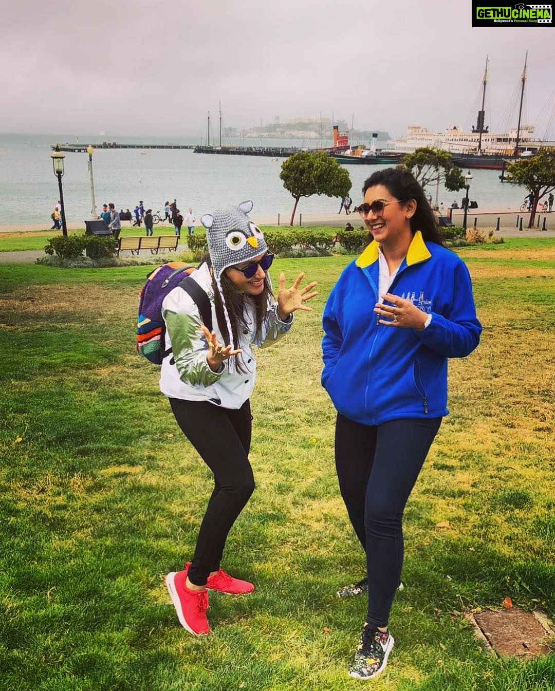 Nikita Dutta Instagram - Being a complete owl. The sister seems amused. 🦉☺️ #JustSisterThings #VacationVibing Fisherman's Wharf