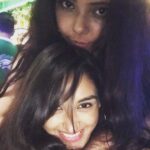Nikita Dutta Instagram - Never say no when the girlfriends want to shower all that love! 🐥🐥 #KissedAndSquished The Irish House