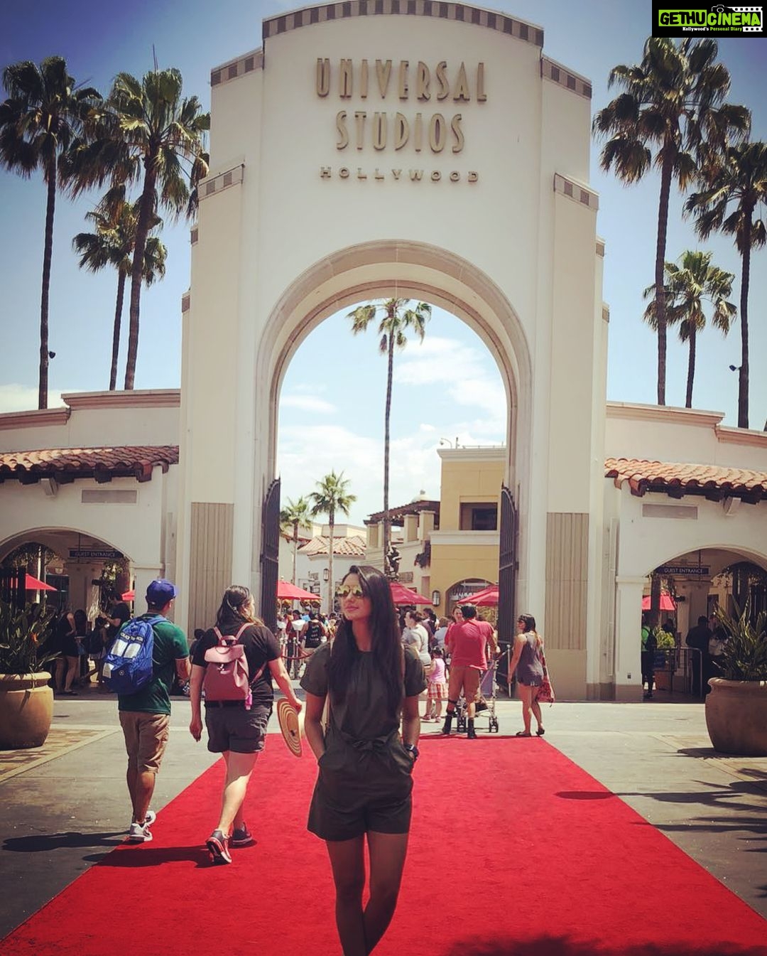 Nikita Dutta Instagram - Some touristy things we must. 😬✌️ P.S.- imagine all cliche travel hashtags below. Universal Studio Hollywood,Los Angeles