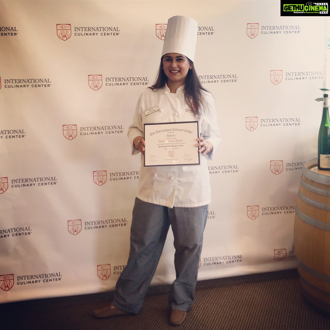 Nikita Dutta Instagram - Congratulations @ankitaduttadubey As you graduate with your hard earned chef cap, you have made a huge bunch of us proud today. Here is to baking your way ahead in life 🥂❤️🤗 #PastryChef #Newbie #Graduate #BakerAlert #NaanBai