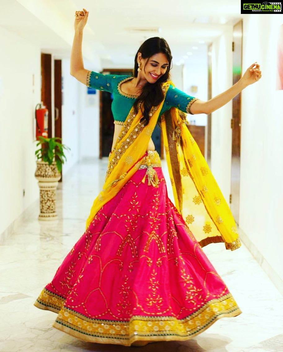 Nikita Dutta Instagram - Colour and bling It’s a twirling thing ✨💫 Outfit: @preyalamisha Photo credits: @samson_kosana_photography