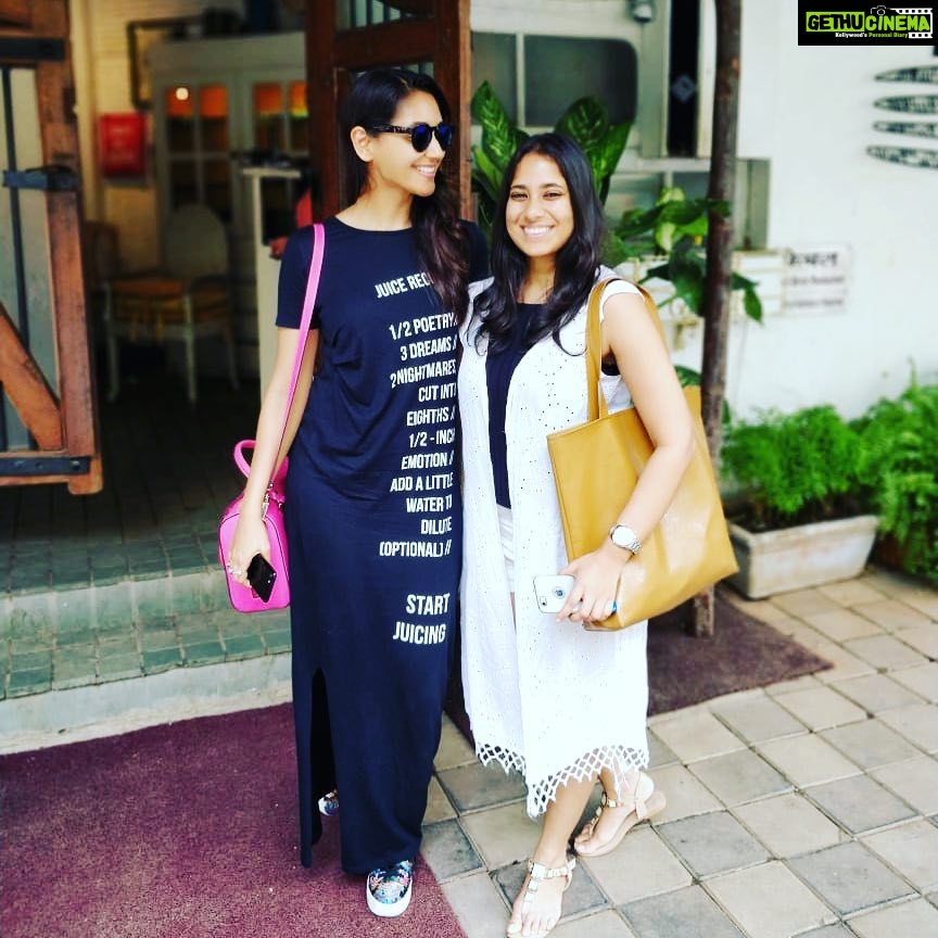 Nikita Dutta Instagram - This one being an arrogant prick always by my side since 1800AD @devinadsouza ❤️ #Sundaying Fable Cafe and Bar