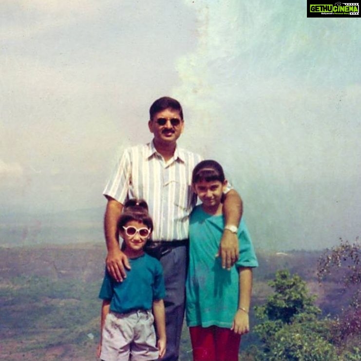 Nikita Dutta Instagram - Really don’t know how fashionably inclined were these girls. 😏 #MassiveThrowback #FamilyVacations